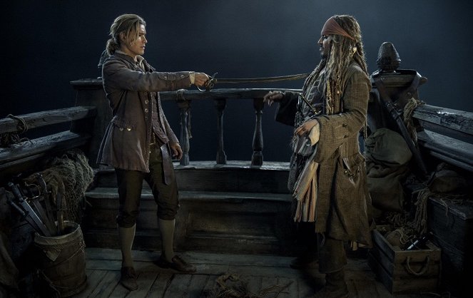 Piraci z Karaibów: Zemsta Salazara - Z filmu - Brenton Thwaites, Johnny Depp