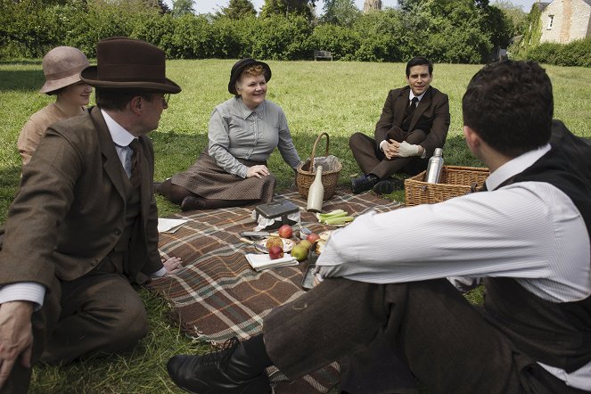 Downton Abbey - Episode 7 - Z filmu - Lesley Nicol, Robert James-Collier