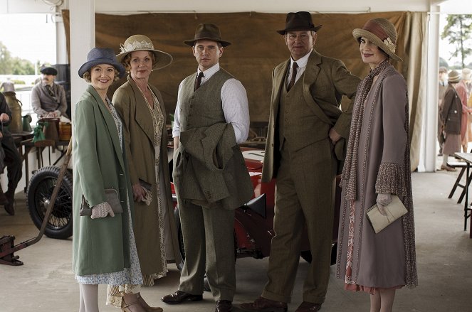 Downton Abbey - Das Autorennen - Werbefoto - Samantha Bond, Allen Leech, Hugh Bonneville, Elizabeth McGovern