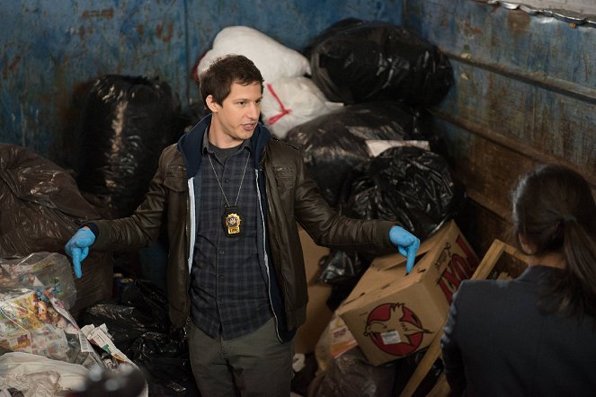 Brooklyn Nine-Nine - Season 1 - Operation: Broken Feather - Photos - Andy Samberg