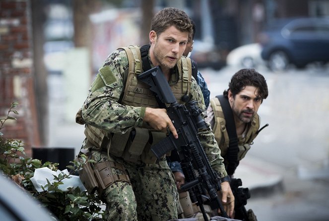 The Last Ship - A More Perfect Union - Photos - Travis Van Winkle, Bren Foster
