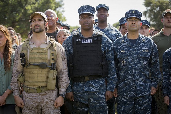 The Last Ship - A More Perfect Union - Van film - Bren Foster, Rick Fitts, Jocko Sims, Maximiliano Hernández