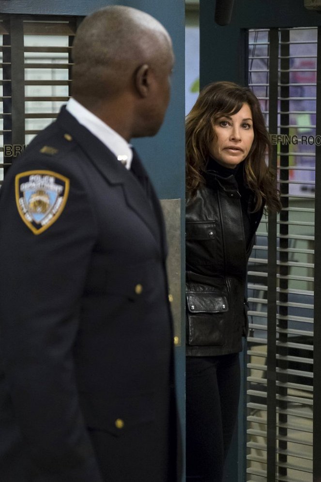 Brooklyn Nine-Nine - Season 4 - El matadero - De la película - Gina Gershon