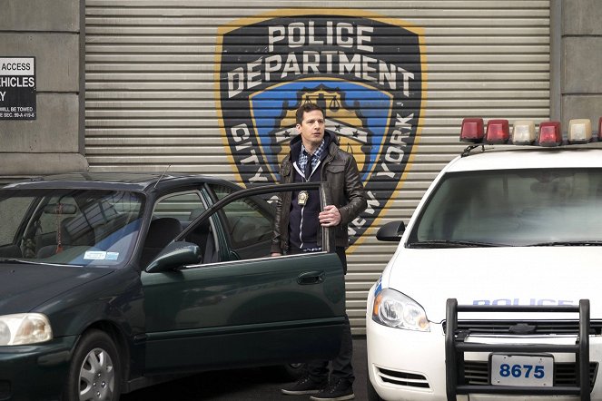 Brooklyn Nine-Nine - The Slaughterhouse - Van film - Andy Samberg