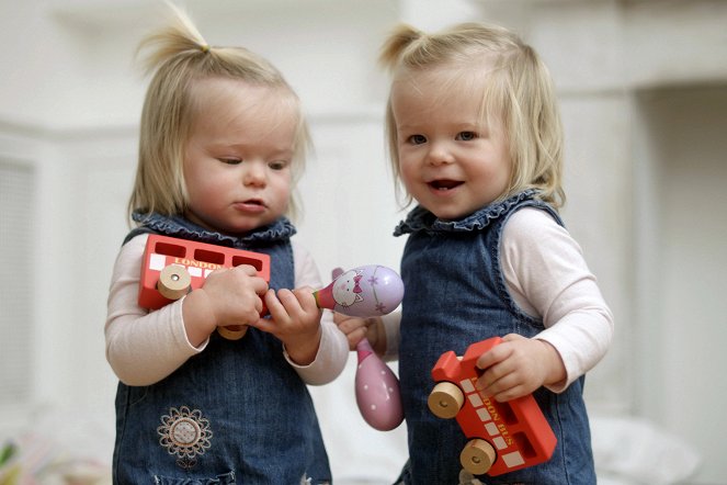 The Secret Life of Twins - Photos