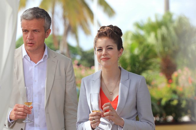 Death in Paradise - Season 5 - One for the Road - Photos - Valéry Schatz, Charlotte Hope