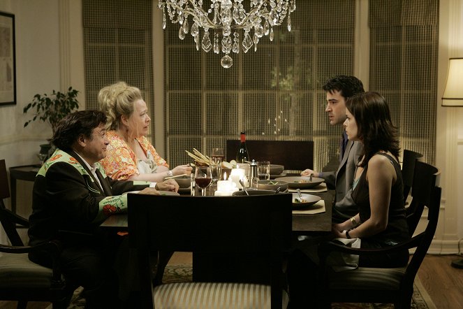 Una familia casi perfecta - De la película - Danny DeVito, Kathy Bates, Ron Livingston, Neve Campbell