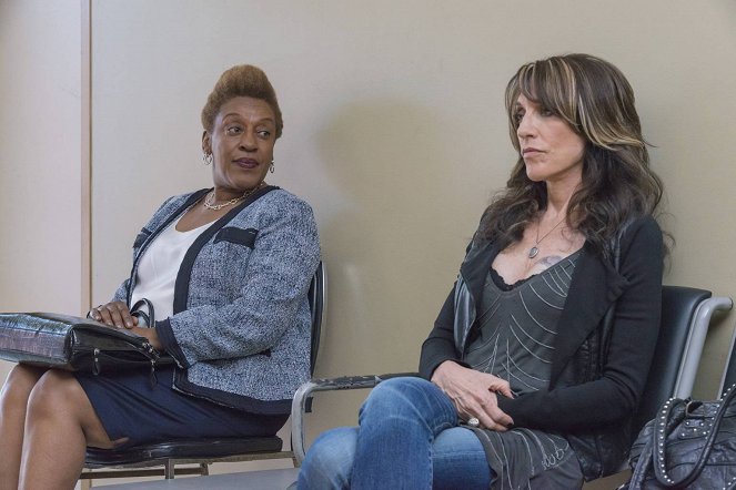 Sons of Anarchy - Black Widower - Photos - CCH Pounder, Katey Sagal