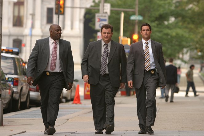 Cold Case : Affaires classées - Season 3 - Tableau de famille - Film - Thom Barry, Jeremy Ratchford, Danny Pino