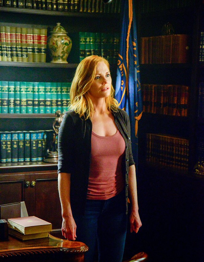 Under the Dome - Season 3 - Love Is a Battlefield - Photos - Marg Helgenberger