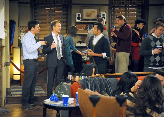 How I Met Your Mother - Season 7 - Tailgate - Photos - Josh Radnor, Neil Patrick Harris, Kal Penn