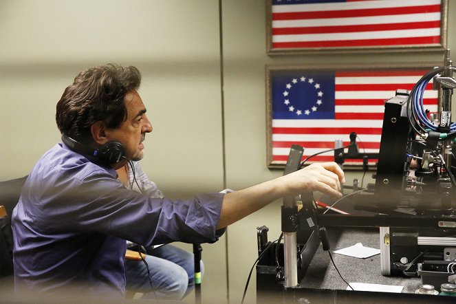 Criminal Minds - Season 12 - Mirror Image - Photos - Joe Mantegna