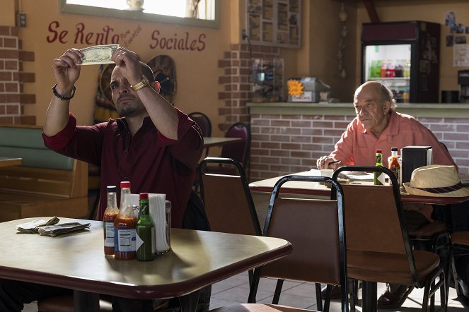 Better Call Saul - Season 3 - Slip - Photos - Michael Mando, Mark Margolis