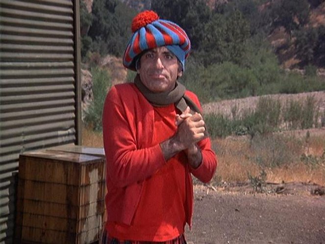 M*A*S*H - Divided We Stand - Photos - Jamie Farr