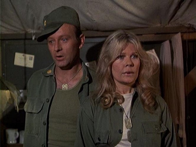 M*A*S*H - Season 2 - Divided We Stand - Photos - Larry Linville, Loretta Swit