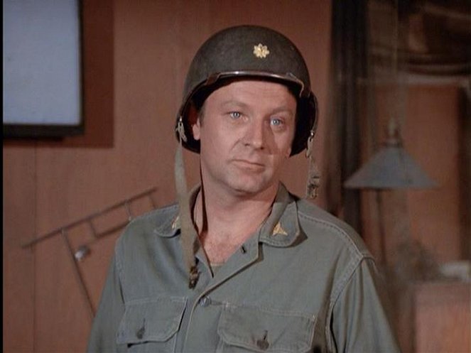 M*A*S*H - 5 O'Clock Charlie - Photos - Larry Linville