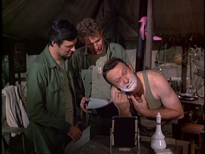 M*A*S*H - Season 2 - For the Good of the Outfit - Photos - Alan Alda, Wayne Rogers, Larry Linville