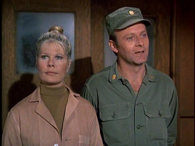 M*A*S*H - Season 2 - For the Good of the Outfit - Photos - Loretta Swit, Larry Linville