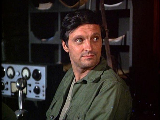 M*A*S*H - For the Good of the Outfit - Do filme - Alan Alda