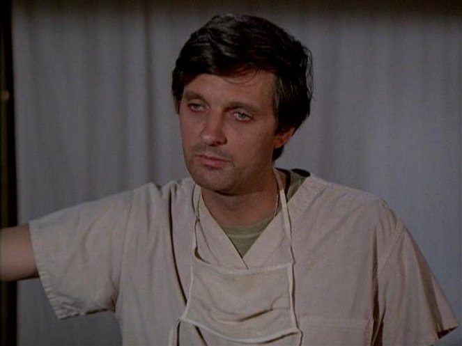 M*A*S*H - Dr. Pierce and Mr. Hyde - Van film - Alan Alda