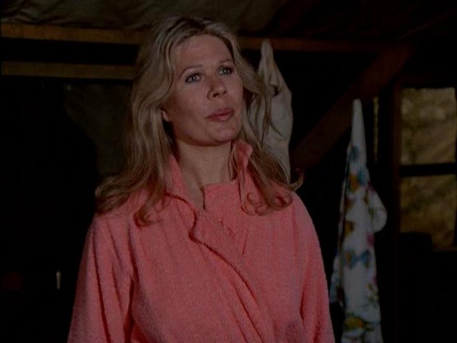 M*A*S*H - Dr. Pierce and Mr. Hyde - De la película - Loretta Swit