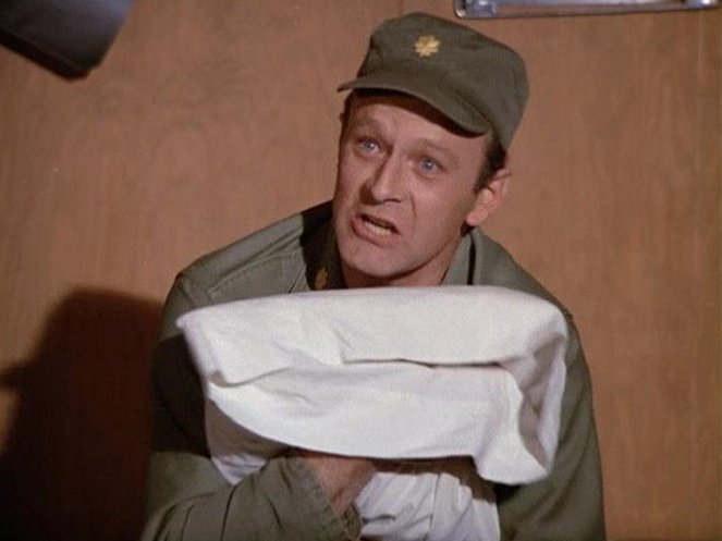 M*A*S*H - The Sniper - Film - Larry Linville