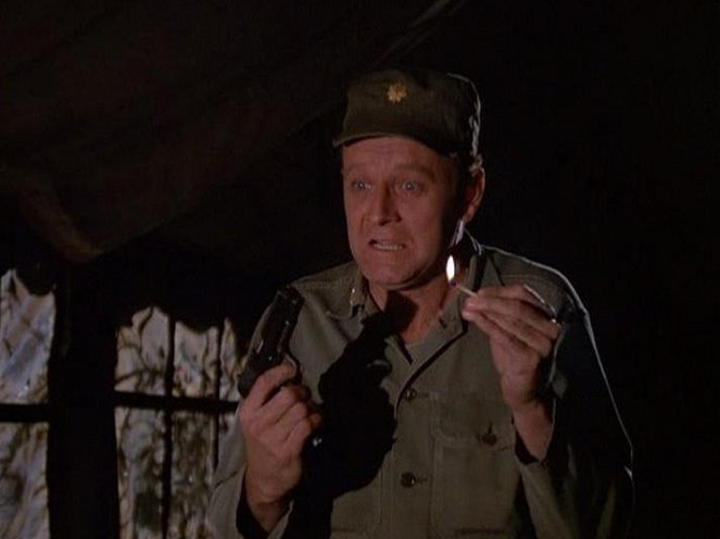 M*A*S*H - The Sniper - Photos - Larry Linville