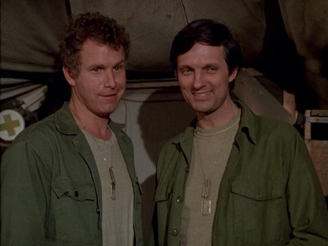 M*A*S*H - Hot Lips and Empty Arms - Photos - Wayne Rogers, Alan Alda