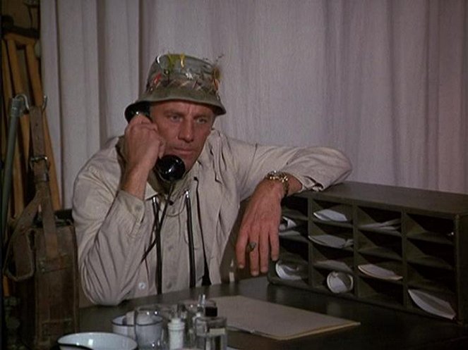 M*A*S*H - Officers Only - Photos - McLean Stevenson