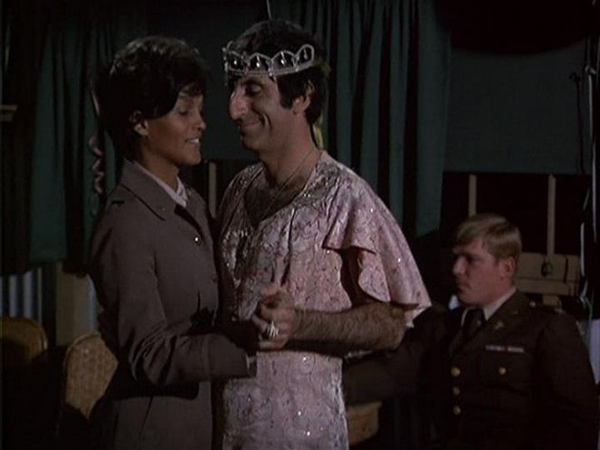 M*A*S*H - Officers Only - Film - Jamie Farr