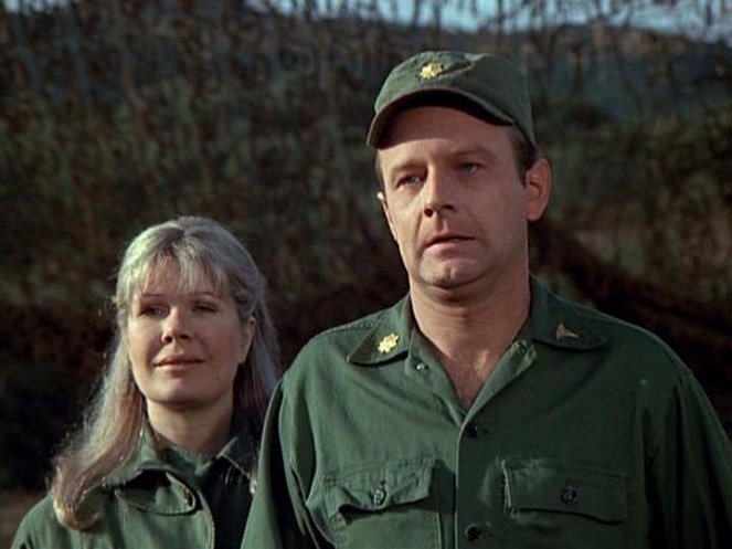 M*A*S*H - Henry in Love - Photos - Loretta Swit, Larry Linville