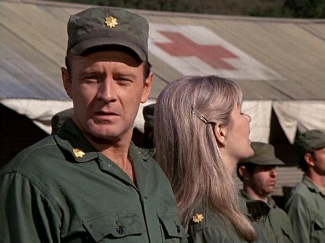 M*A*S*H - Henry in Love - De la película - Larry Linville, Loretta Swit