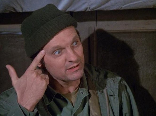 M*A*S*H - For Want of a Boot - Van film - Alan Alda