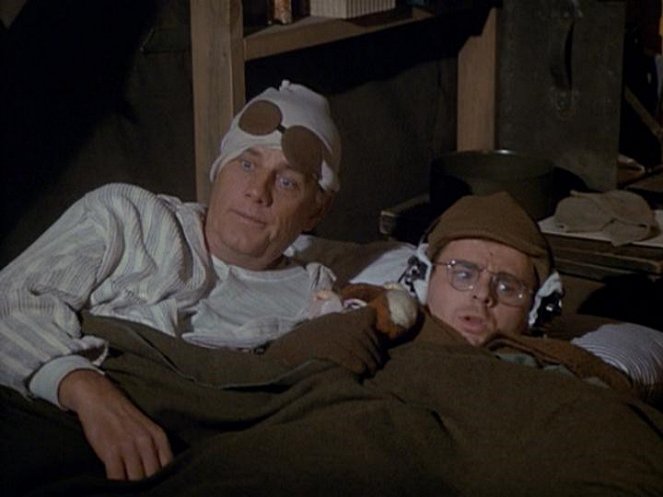 M*A*S*H - Crisis - De la película - McLean Stevenson, Gary Burghoff