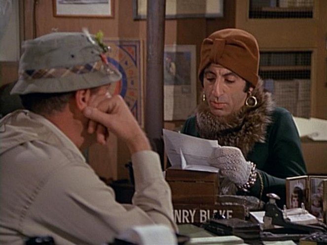 M*A*S*H - Mail Call - Do filme - McLean Stevenson, Jamie Farr