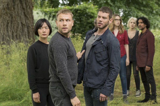 Sense8 - All I Want Right Now Is One More Bullet - Filmfotók - Doo-na Bae, Max Riemelt, Brian J. Smith