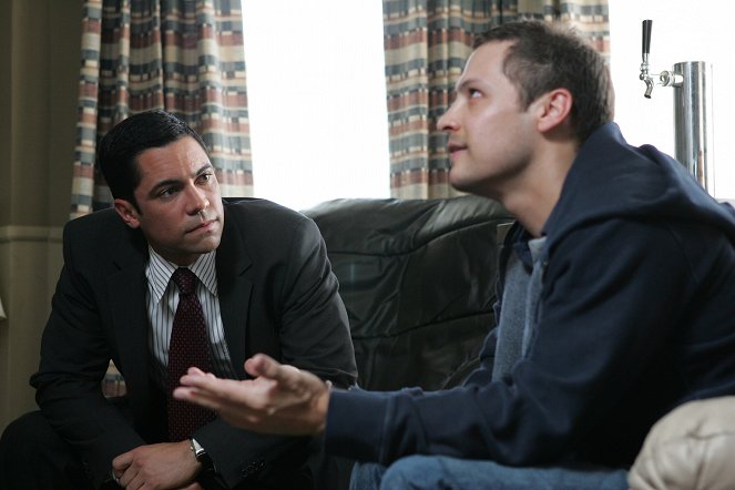 Cold Case - Season 3 - The Promise - Photos - Danny Pino, Nick Wechsler
