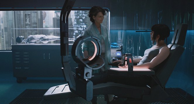 Duch ve stroji - Z filmu - Juliette Binoche, Scarlett Johansson