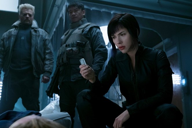 Agentka budúcnosti - Z filmu - Pilou Asbæk, Chin Han, Scarlett Johansson