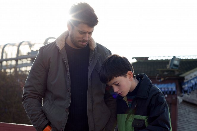 A Monster Calls - Photos - Toby Kebbell, Lewis MacDougall