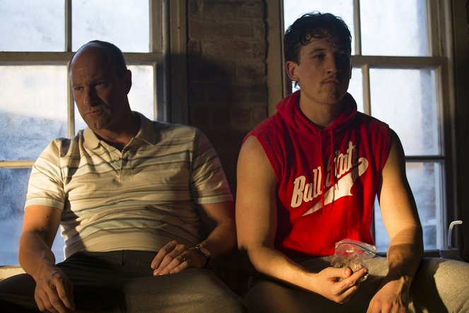 Bleed for This - Filmfotos - Aaron Eckhart, Miles Teller