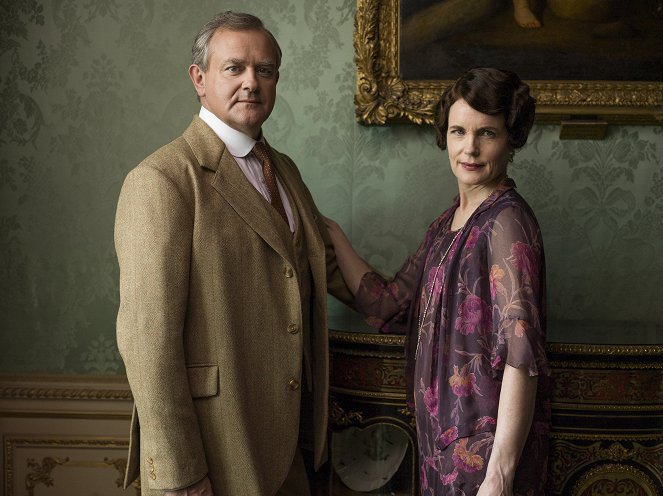 Downton Abbey - Season 6 - Episode 8 - Promokuvat - Hugh Bonneville, Elizabeth McGovern