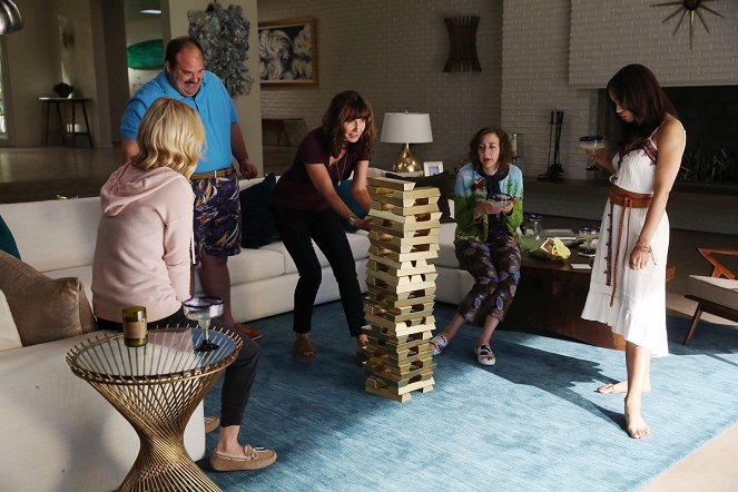 The Last Man on Earth - A Real Live Wire - Photos - Mel Rodriguez, Mary Steenburgen, Kristen Schaal