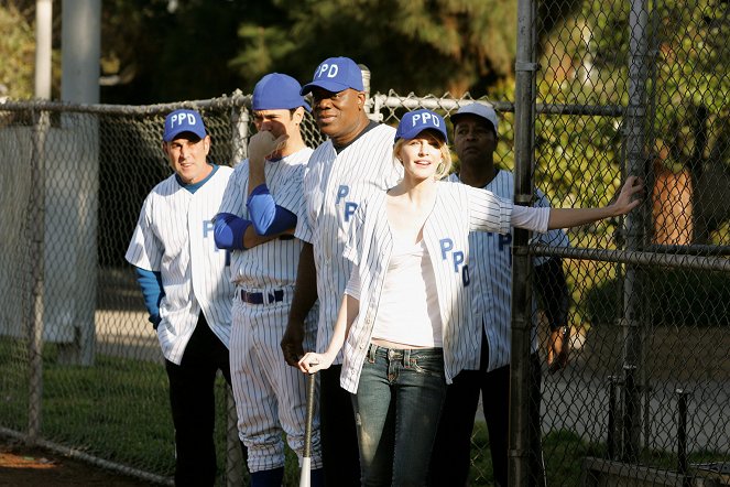 Cold Case - Season 6 - Stealing Home - Photos - Danny Pino, Thom Barry, Kathryn Morris