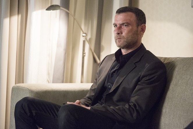 Ray Donovan - Come and Knock on Our Door - Photos - Liev Schreiber