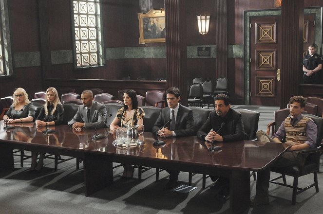 Criminal Minds - Season 7 - Joukkovoima - Kuvat elokuvasta - Kirsten Vangsness, A.J. Cook, Shemar Moore, Paget Brewster, Thomas Gibson, Joe Mantegna, Matthew Gray Gubler