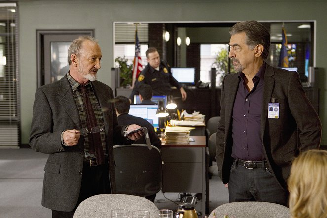 Criminal Minds - Heathridge Manor - Photos - Robert Englund, Joe Mantegna