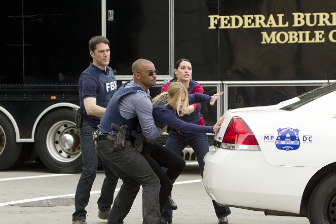 Criminal Minds - Hit - Photos - Thomas Gibson, Shemar Moore, Paget Brewster