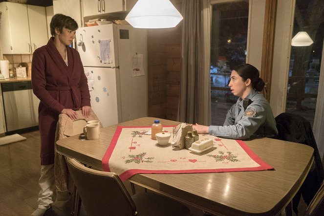Fargo - Season 3 - Problém těsného úniku - Z filmu - Carrie Coon, Olivia Sandoval