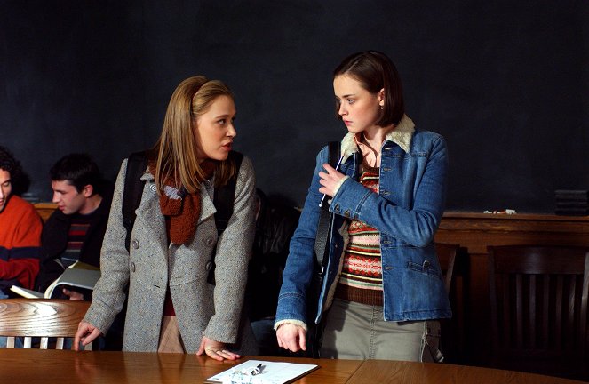 Gilmore Girls - Season 4 - In the Clamor and the Clangor - Photos - Liza Weil, Alexis Bledel